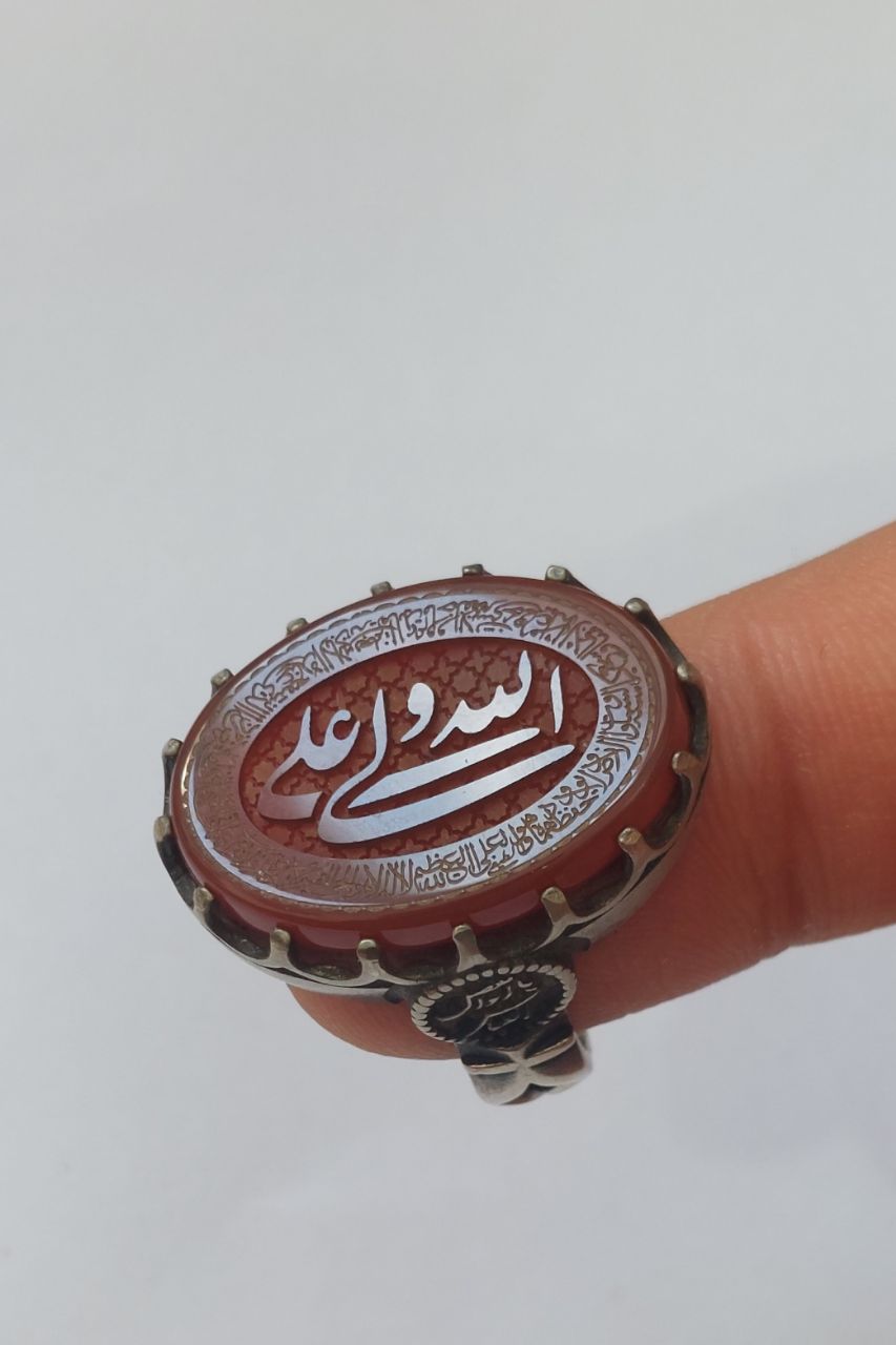 انگشتر عقیق خطی نقره روس با حکاکی علی ولی الله | کد ۹۱۶